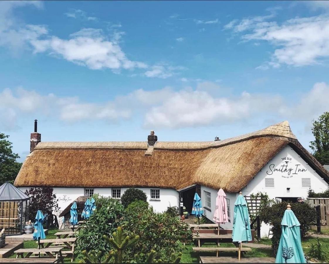 The Old Smithy Inn Welcombe ภายนอก รูปภาพ